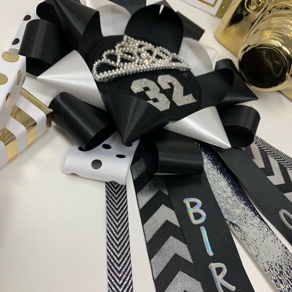 Queen Pin-Corsage custom made authentic - Picture 5 of 11